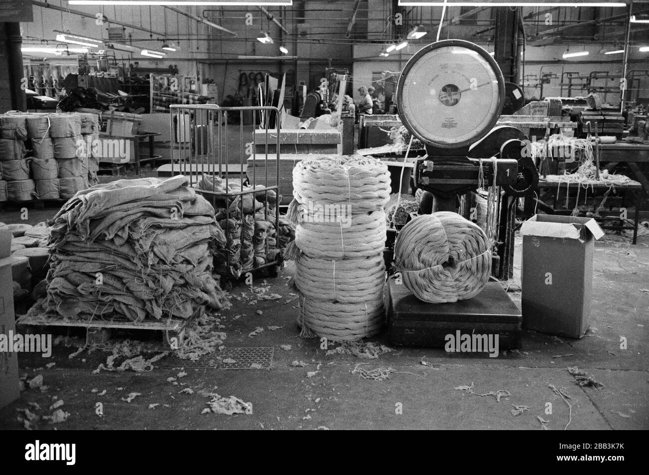 Circular processed jute being weighed at Tay Spinners mill in Dundee, Scotland. This factory was the last jute spinning mill in Europe when it closed for the final time in 1998. The city of Dundee had been famous throughout history for the three 'Js' - jute, jam and journalism. Stock Photo