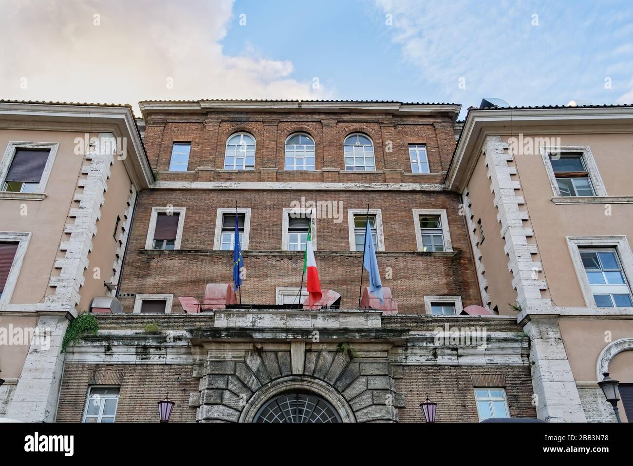 Hospital Entrance High Resolution Stock Photography and Images Alamy
