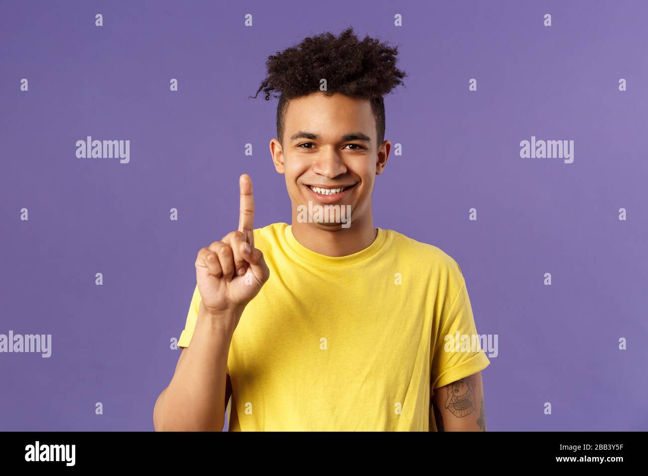 Picking+nose hi-res stock photography and images - Page 5 - Alamy