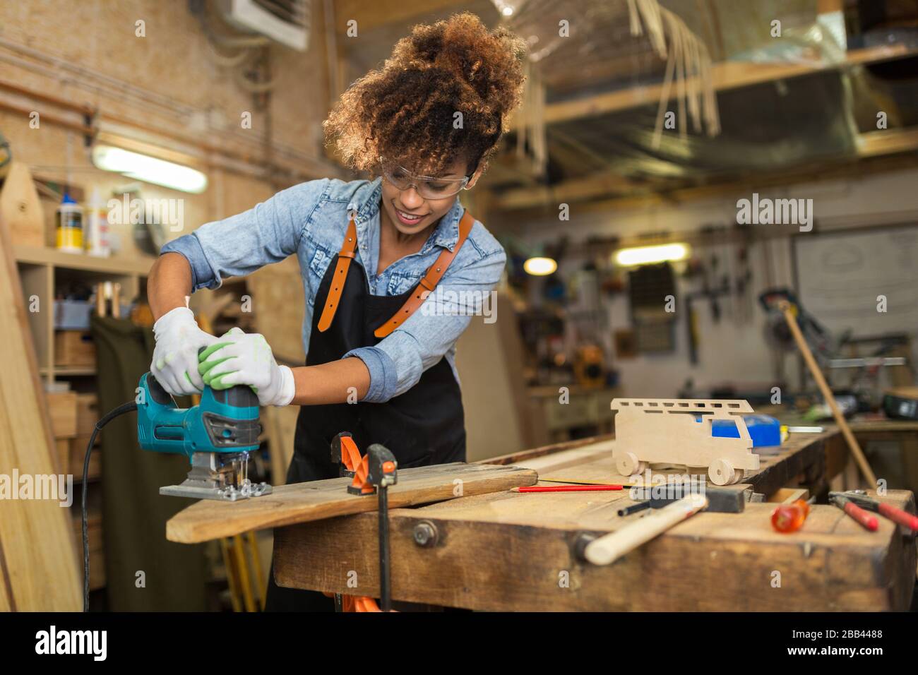 African woman working power tools hi-res stock photography and images ...