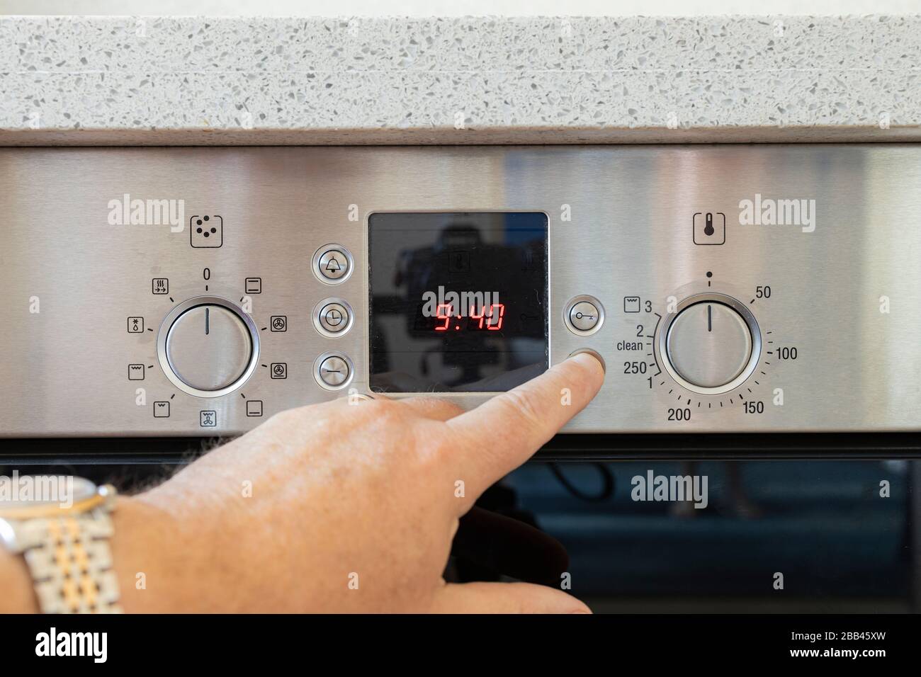 Oven timer hi-res stock photography and images - Alamy