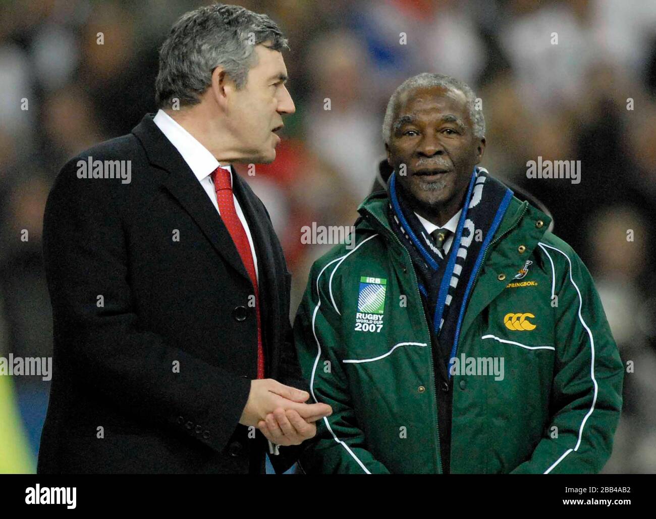 English Prime Minister Gordon Brown (left) speaks to South African President Thabo Mvuyelwa Mbeki (right). England Vs South Africa. Rugby World Cup Fi Stock Photo