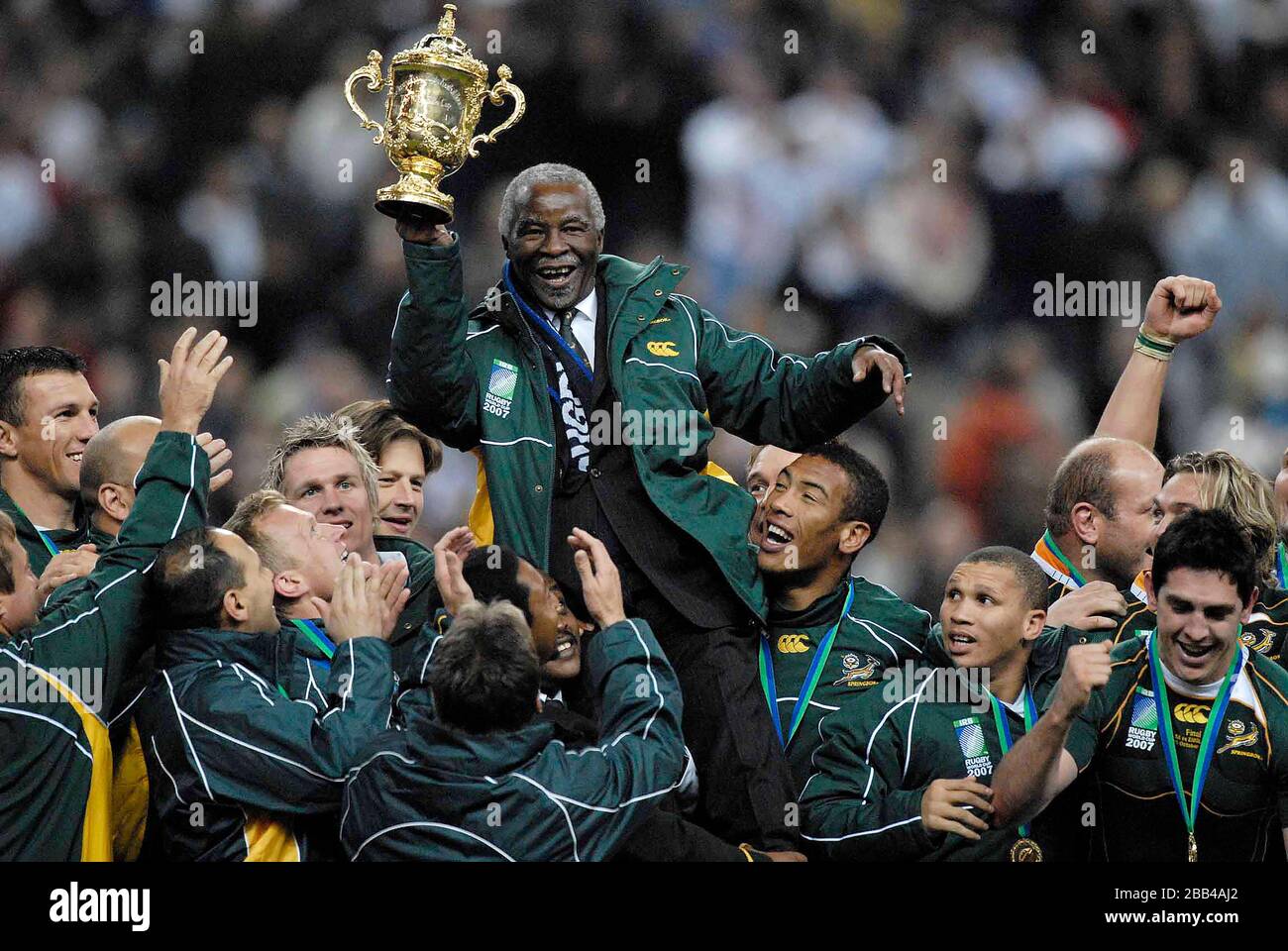 South African President Thabo Mvuyelwa Mbeki lifts the Rugby World Cup, as he himself is lifted by the team. England Vs South Africa. Rugby World Cup Stock Photo