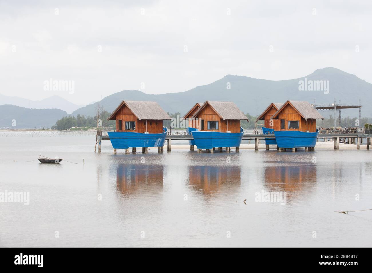 Vietnamese huts on the water in Lang Co Stock Photo Alamy