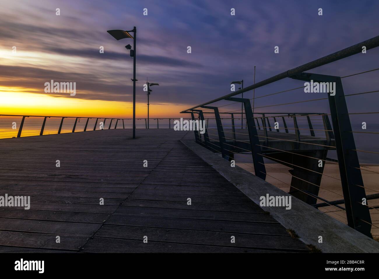 Wooden pier on the sea hi-res stock photography and images - Alamy