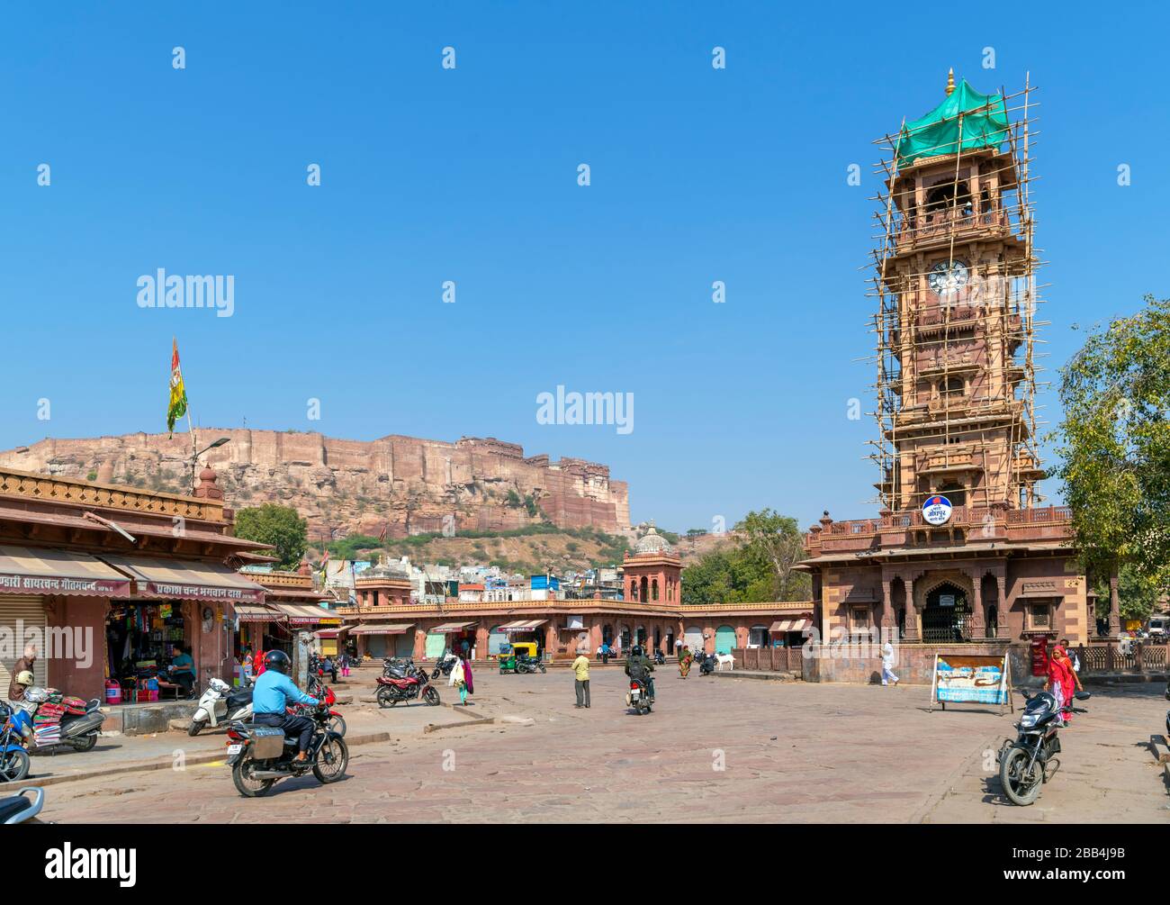 The Clocktower (Ghanta Ghar) in Sardar Market with Mehrangarh Fort behind, Jodhpur, Rajasthan, India Stock Photo