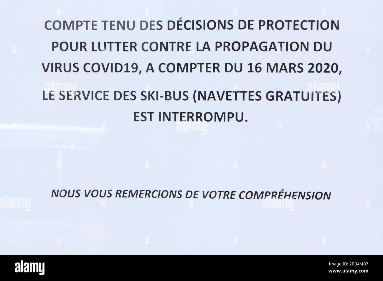 Le service des ski-bus est interrompu. Covid19. Saint-Gervais-les-Bains. Haute-Savoie. France. Stock Photo