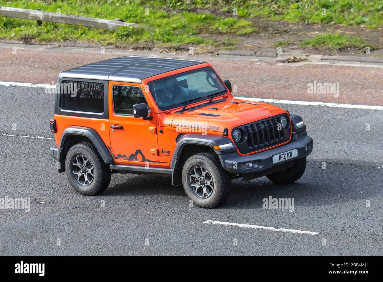 2019 orange Jeep Wrangler Rubicon Auto; Vehicular traffic moving vehicles,  vehicle driving, roads, motors, motoring on the M6 motorway highway Stock  Photo - Alamy