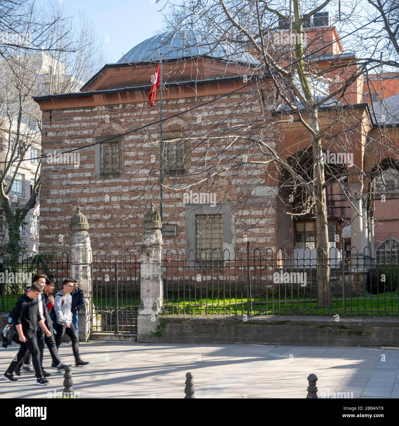 Türkei, Istanbul, Sultanahmet, Divanyolu, Köprülü-Bibliothek, sie wurde 1661 vom osmanischen Großwesir Köprülü Mehmed Pasha in Auftrag gegeben. Es war Stock Photo