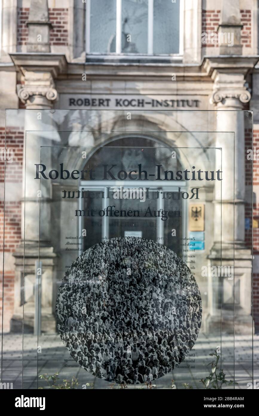 Robert Koch Institut Wedding, Haupteingang Nordufer in Berlin-Wedding . Deutsche Bundesoberbehörde für Infektionskrankheiten und nicht übertragbare Kr Stock Photo
