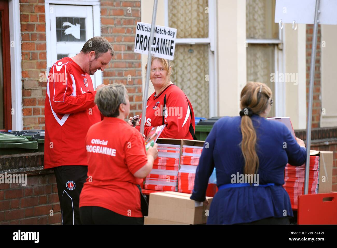 Programme Seller Top half programme hi-res stock photography and images - Alamy