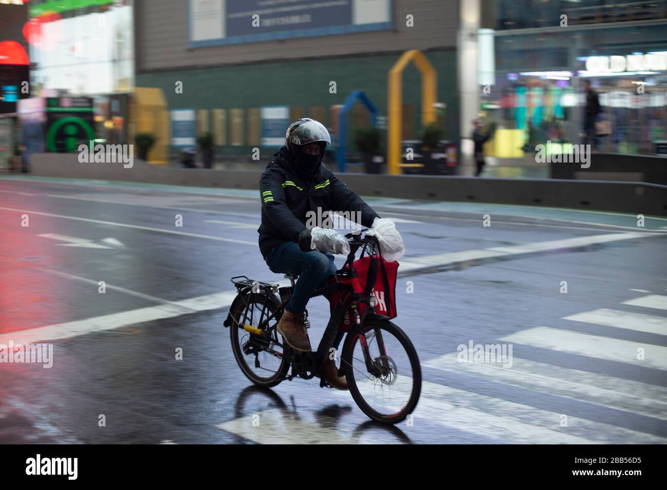 Page 2 Bike Messenger New York High Resolution Stock Photography And Images Alamy
