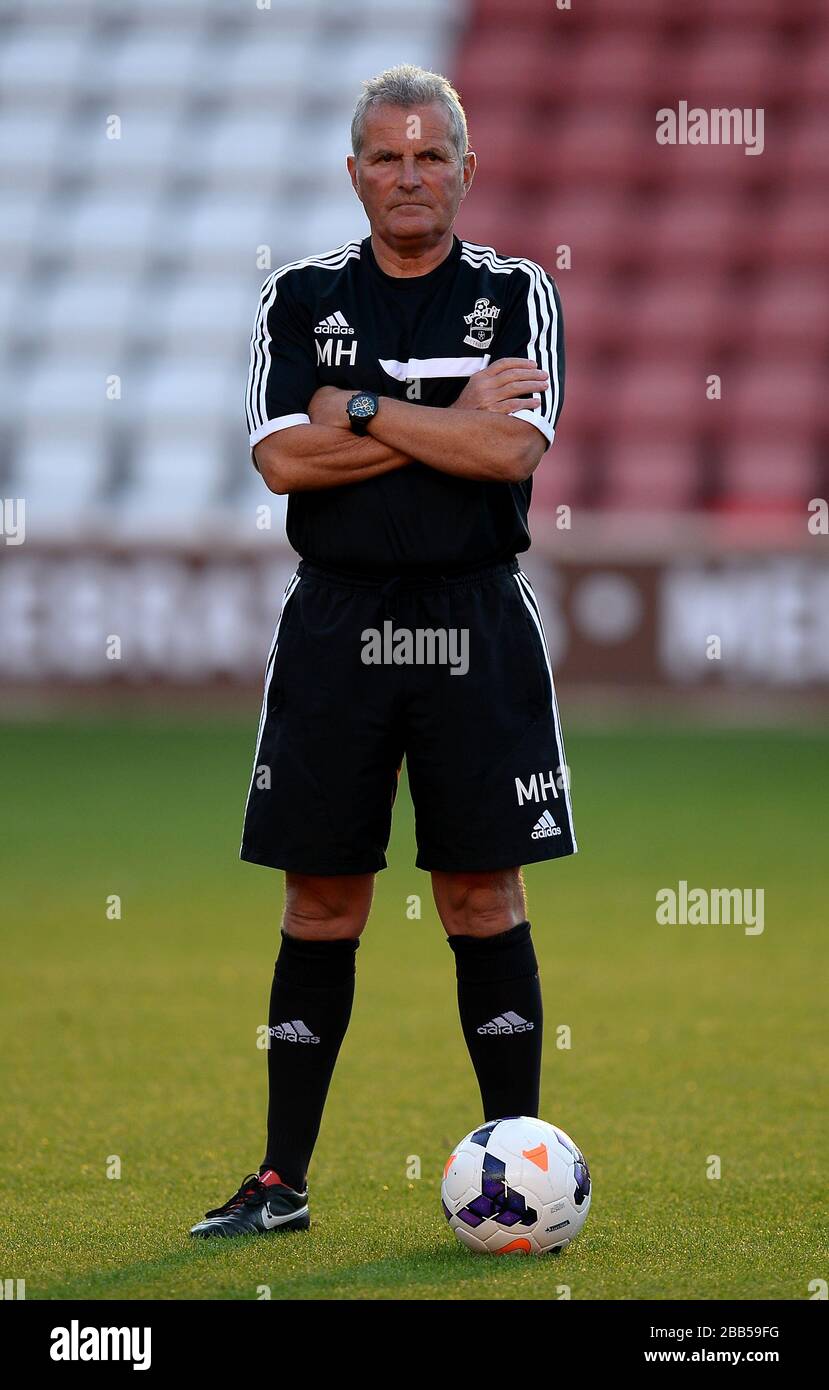 Southampton s under 21 manager Martin Hunter Stock Photo Alamy