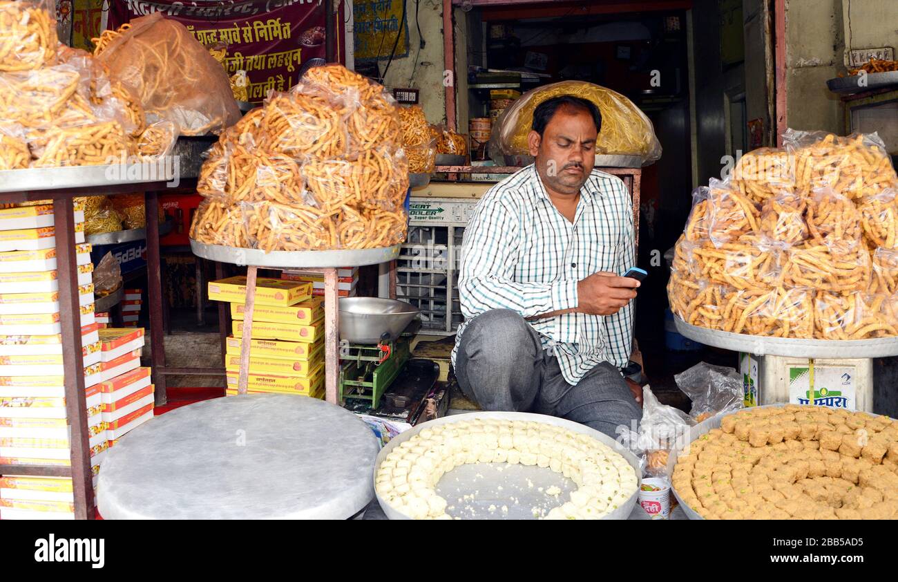 Indian street vendor selling Snacks Stock Photo - Alamy