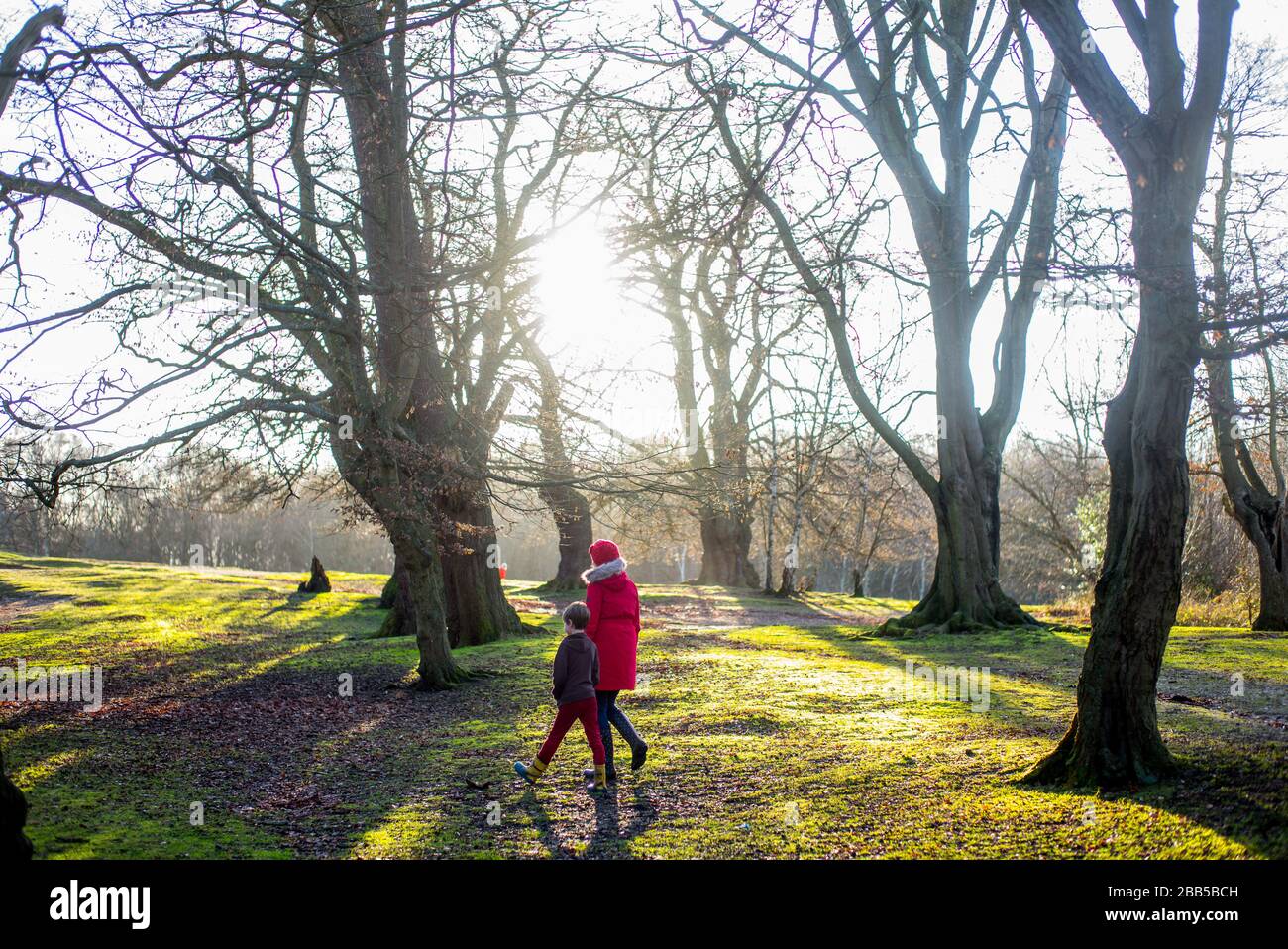 25/12/2019.  ©Licensed to Parsons Media Ltd. London, United Kingdom.Yasmin 9 and Isaac 7 playing in Epping Forest on Christmas Day morning 2019 Picture by Andrew Parsons / Parsons Media Stock Photo