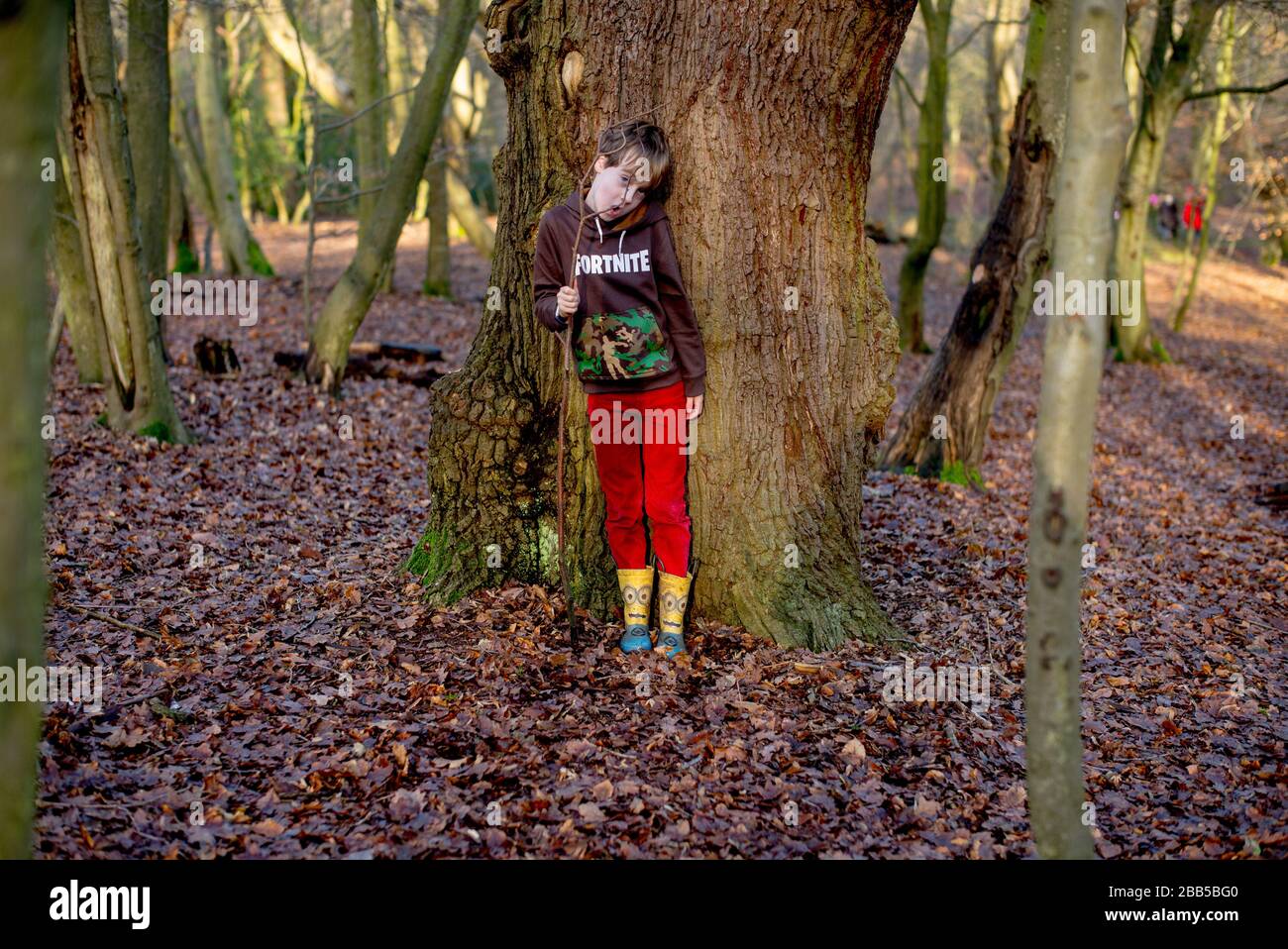 25/12/2019.  ©Licensed to Parsons Media Ltd. London, United Kingdom.Isaac 7 playing in a den in Epping Forest on Christmas Day morning 2019 Picture by Andrew Parsons / Parsons Media Stock Photo