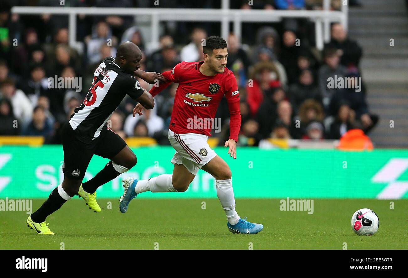 Newcastle United's Jetro Willems (left) and Manchester United's Diogo Dalot battle for the ball Stock Photo