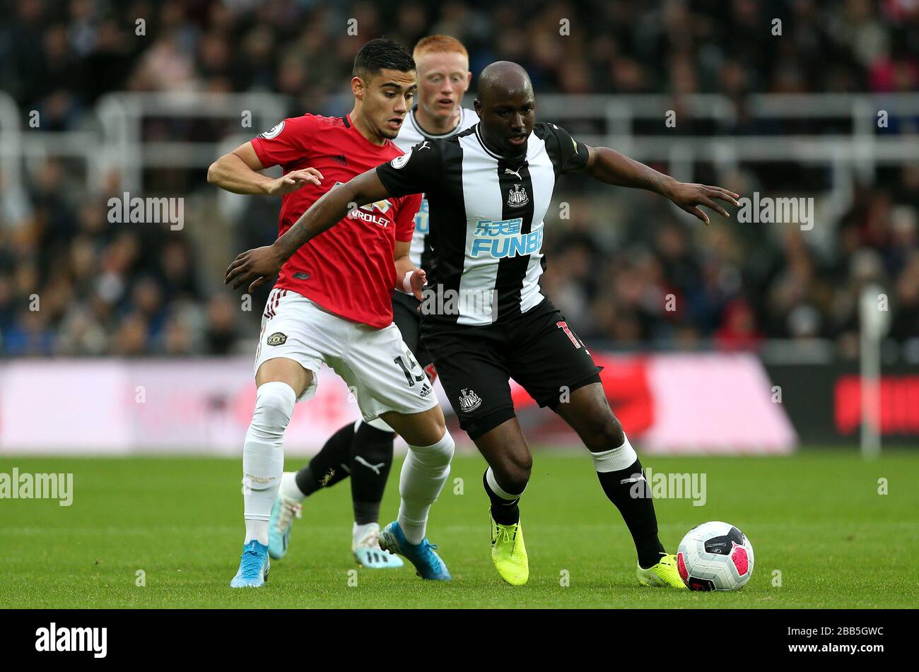 Manchester United's Andreas Pereira (left) and Newcastle United's Jetro Willems battle for the ball Stock Photo
