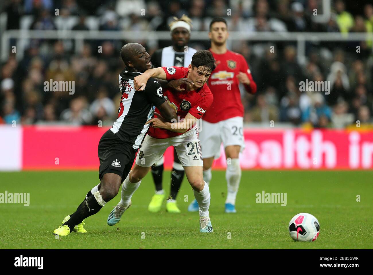 Newcastle United's Jetro Willems (left) and Manchester United's Daniel James battle for the ball Stock Photo