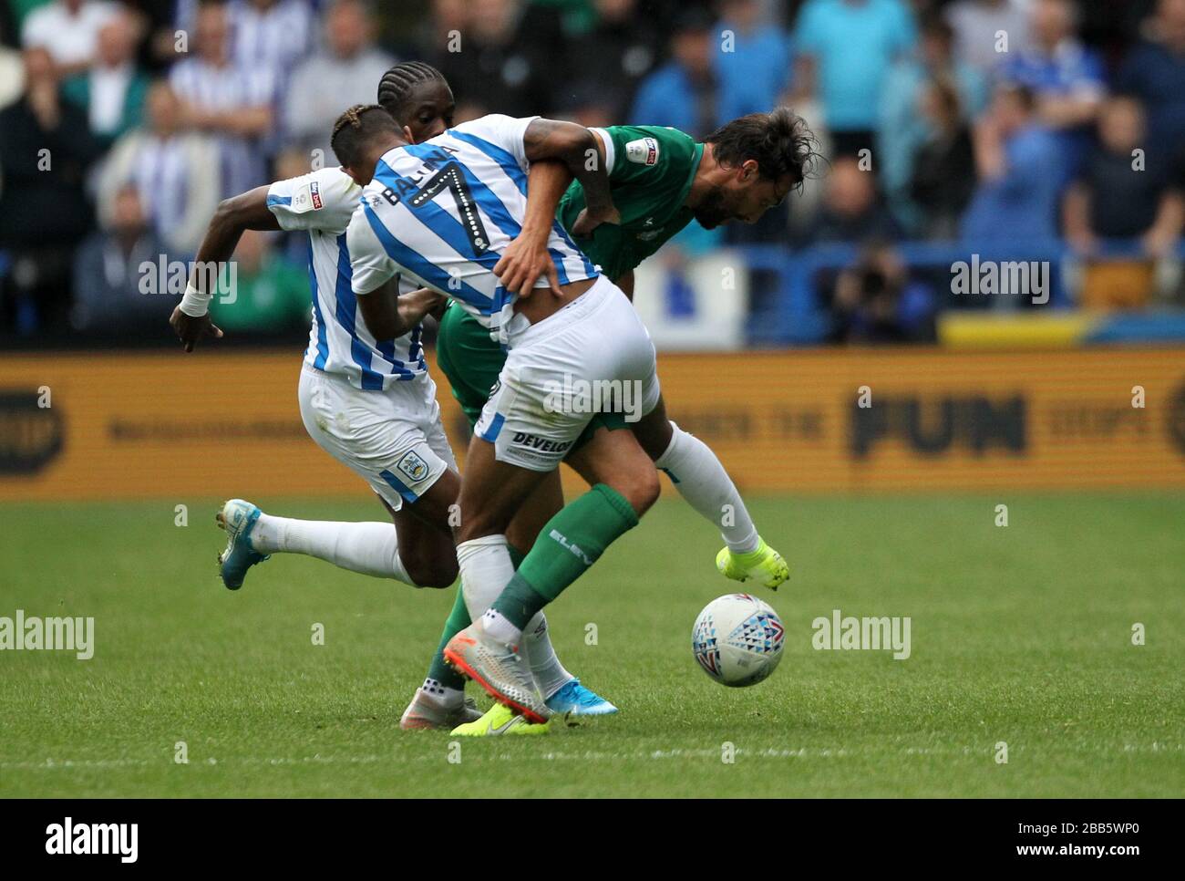 Huddersfield Town's Juninho Bacuna (front) and Sheffield Wednesday's Atdhe  Nuhiu battle for the ball Stock Photo - Alamy
