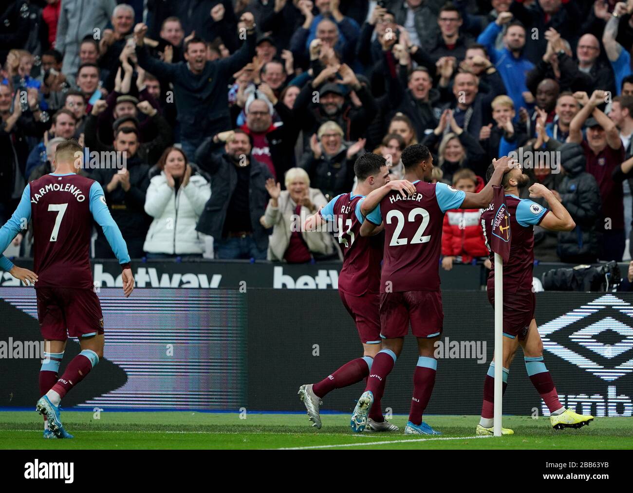 West Ham United's Robert Snodgrass celebrates scoring his side's first goal of the game Stock Photo