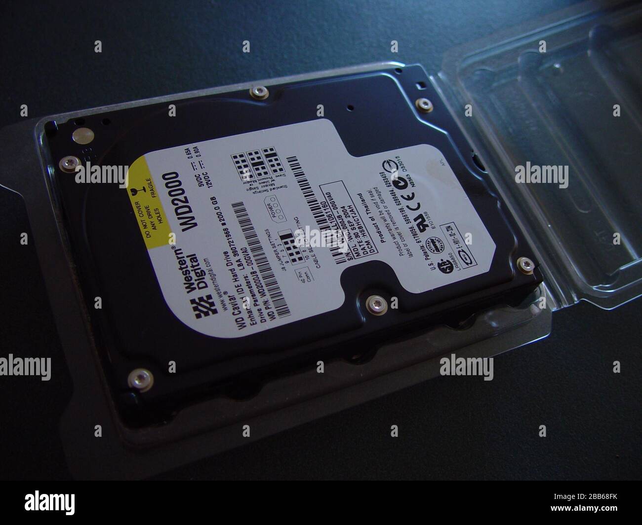 English: Image title: Western Digital 200GB 7200rpm IDE hard disk drive  WD2000 Image from Public domain images website,  http://www.public-domain-image.com/full-image/objects-public-domain-images-pictures/electronics-devices-public-domain-images  ...