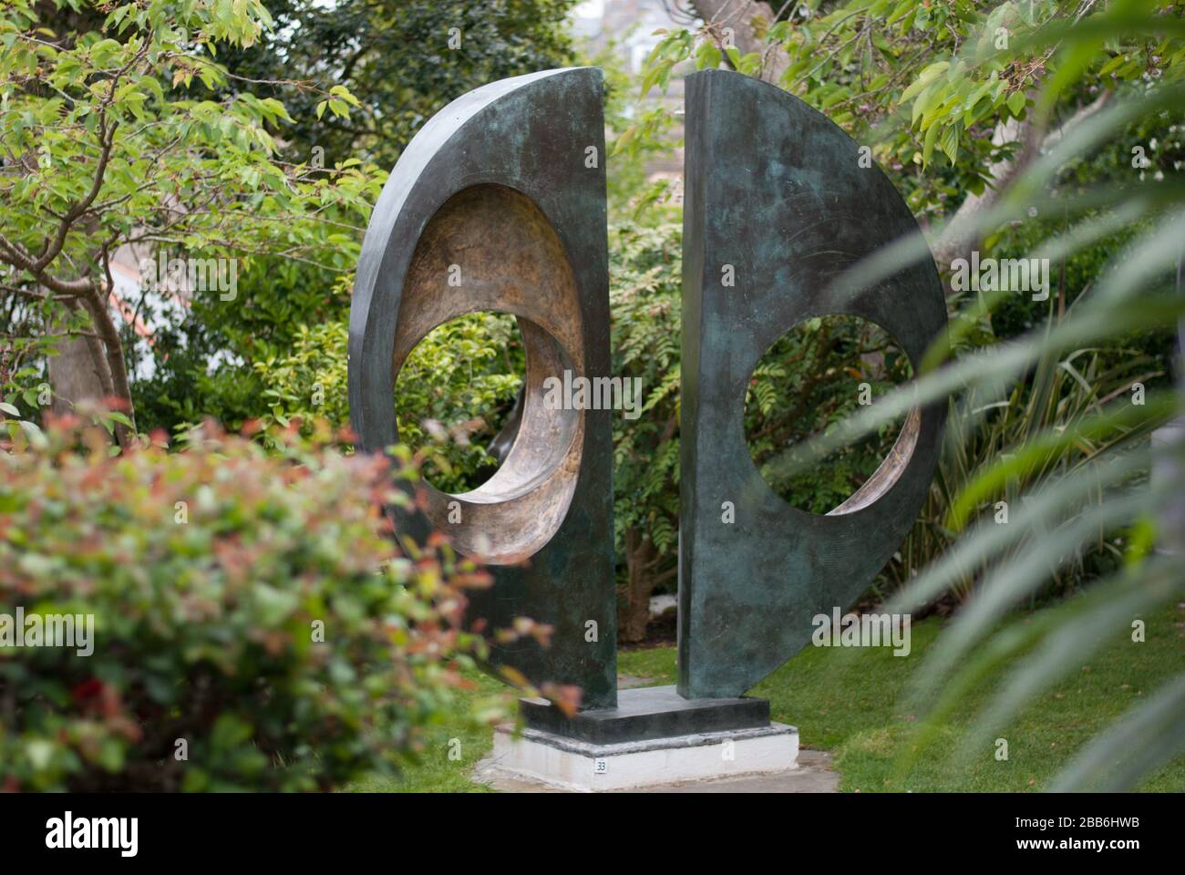 Two Forms (Divided Circle) 1969 Bronze Sculpture at the Barbara Hepworth Museum & Sculpture Garden, Barnoon Hill, Saint Ives TR26 1AD Stock Photo