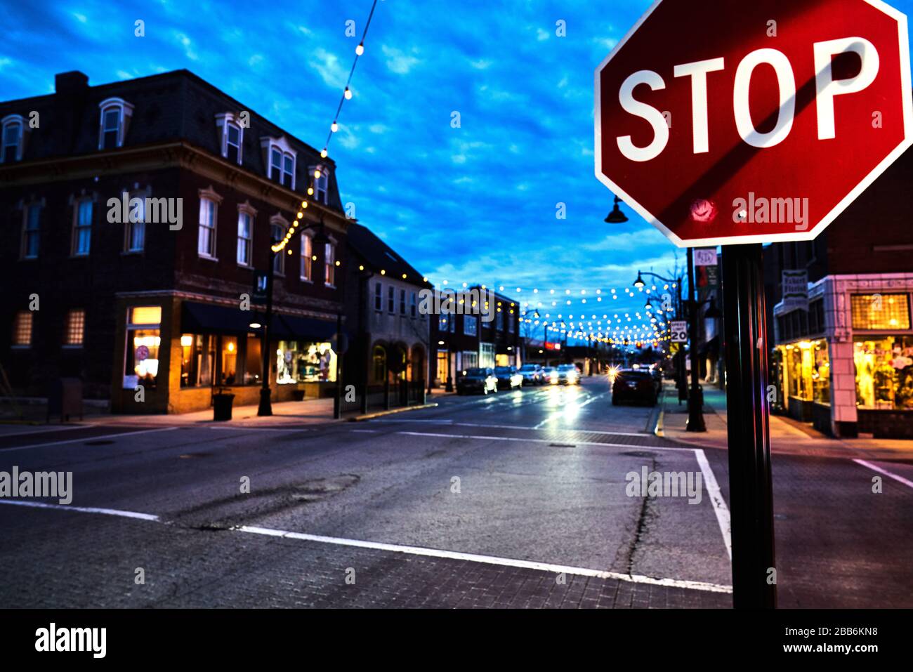 Street corner night hi-res stock photography and images - Alamy