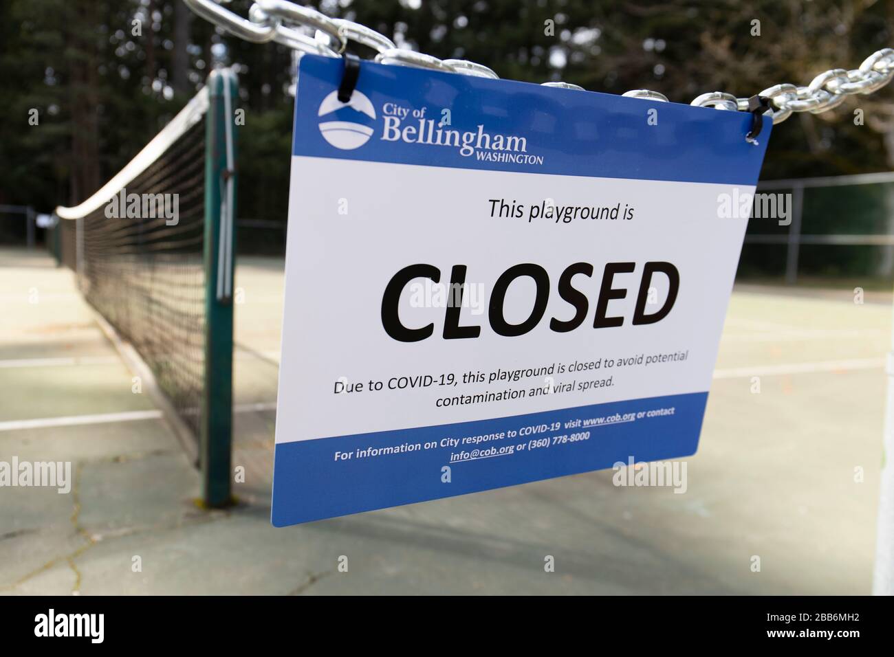 Bellingham, Washington USA - March 29, 2020: Playground Closed Sign on Tennis Court Due to Coronavirus Covid-19 Social Distancing Rules Stock Photo