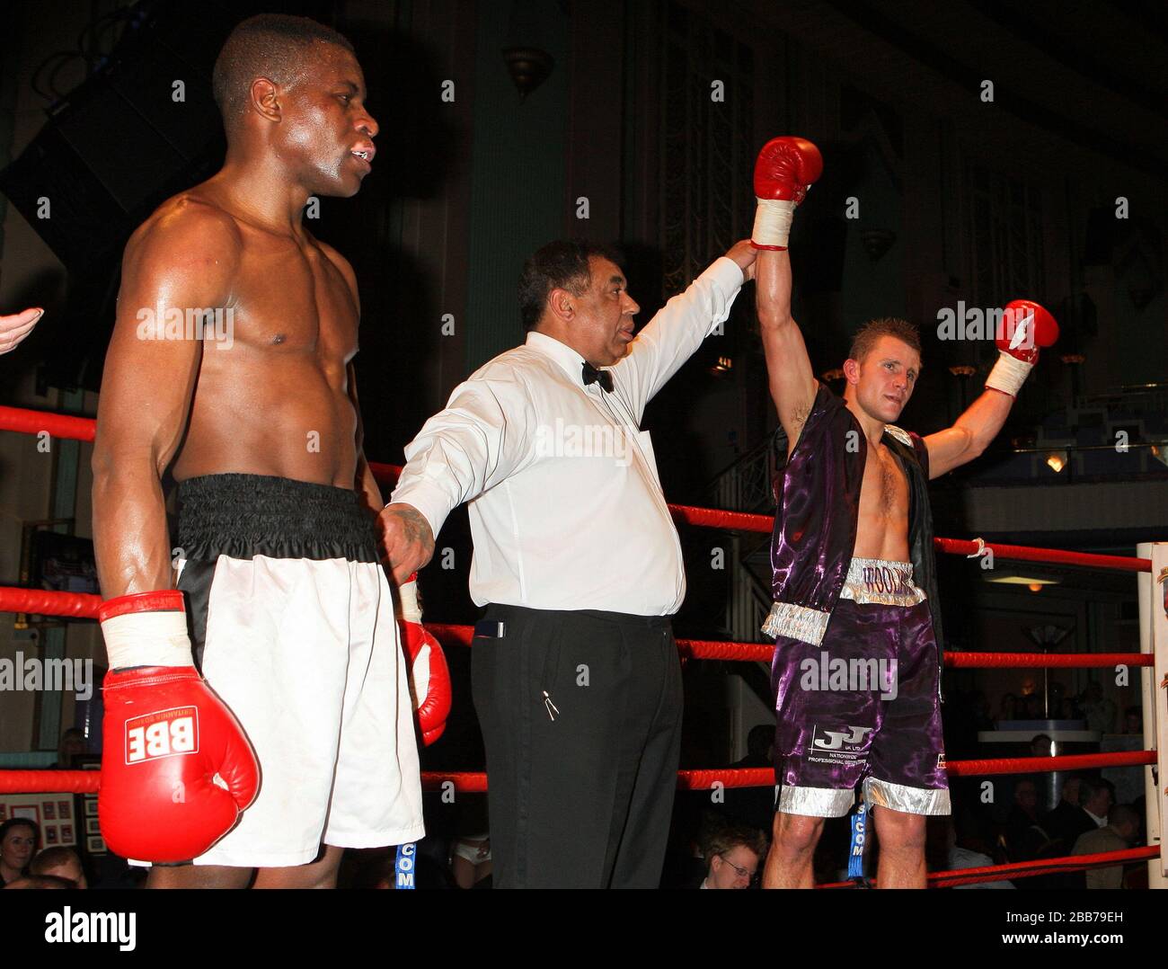 T50 Boxing Ramsgate Vinny Woolford (Ramsgate, purple shorts) defeats Bheki Moyo (Earls ...