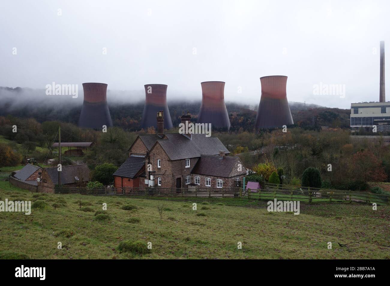 Rural cottage overshadowed by Ironbridge Power Station after it was closed down Stock Photo