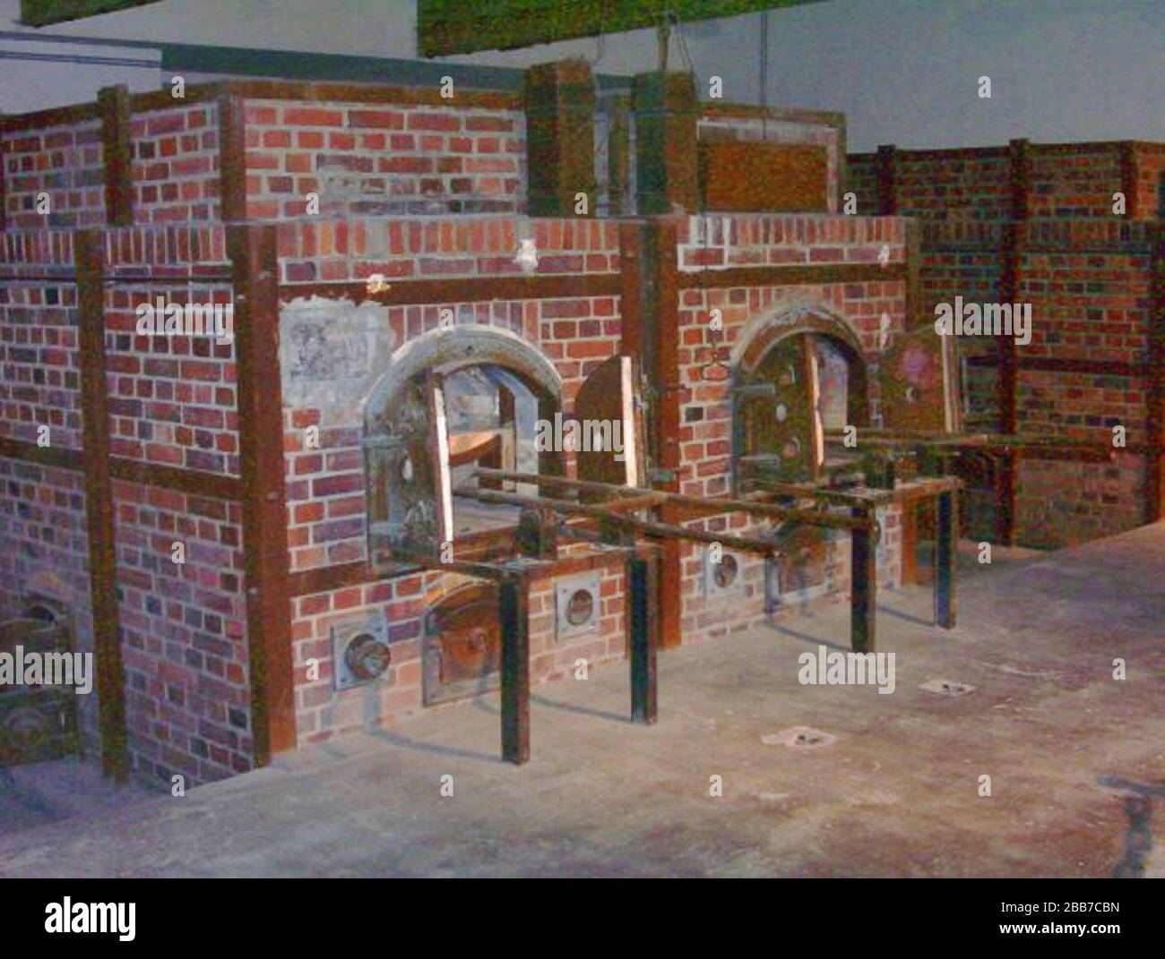 English: A cremation oven at the Dachau concentration camp. Well over  30,000 persons died in this camp, where the ovens were used to dispose of  the bodies.; 1 January 2011, 04:31 (UTC);