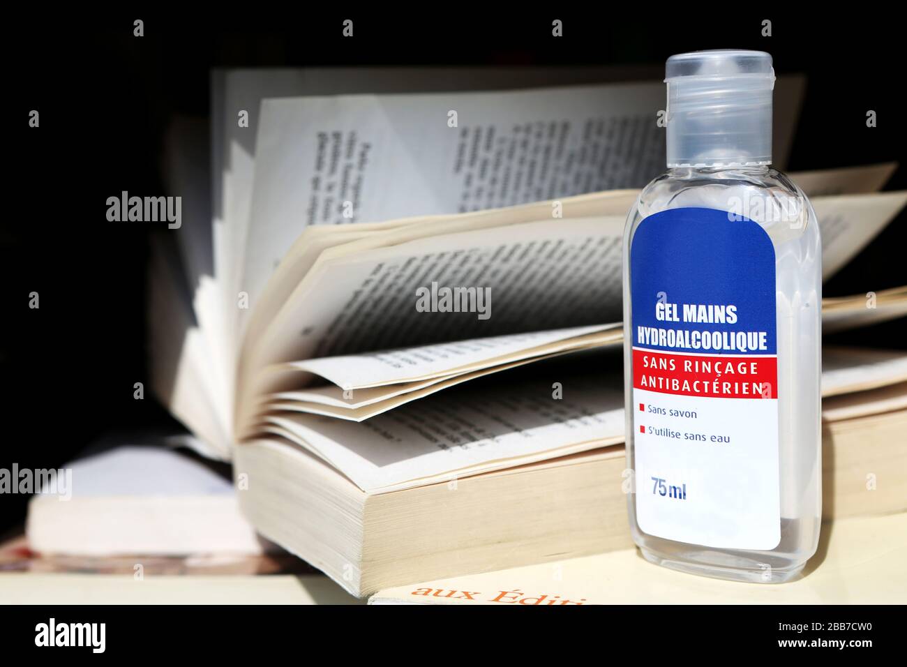 Bouteille de gel hydroalcoolique pour les mains, sans rinçage et antibactérien. Coronnavirus. Covid-19. Saint-Gervais-les-Bains. Haute-Savoie. France. Stock Photo