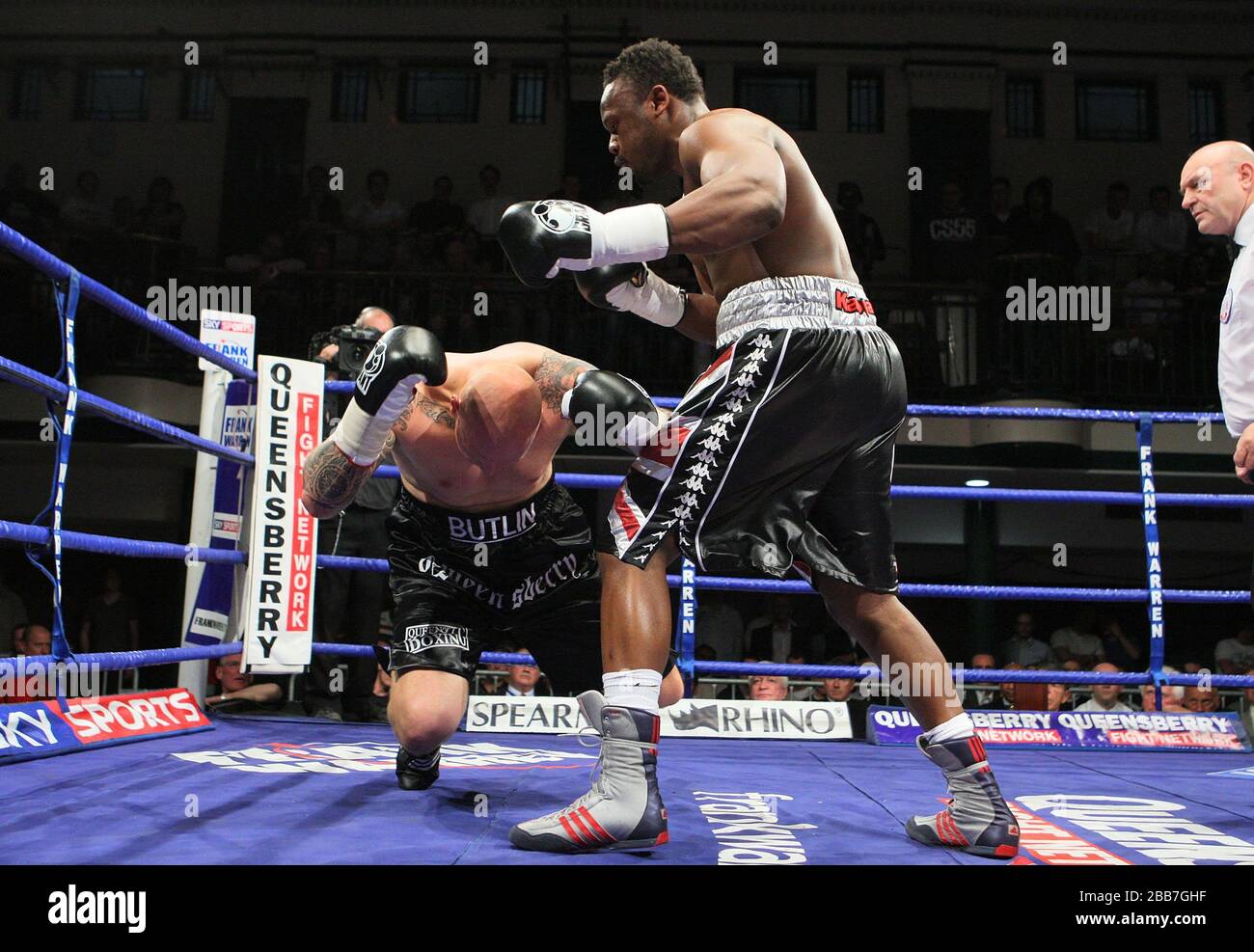 Derek Chisora (Finchley, Union Jack shorts) defeats Paul Butlin (Melton ...