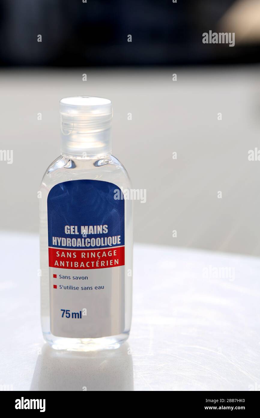 Bouteille de gel hydroalcoolique pour les mains, sans rinçage et antibactérien. Coronnavirus. Covid-19. Saint-Gervais-les-Bains. Haute-Savoie. France. Stock Photo