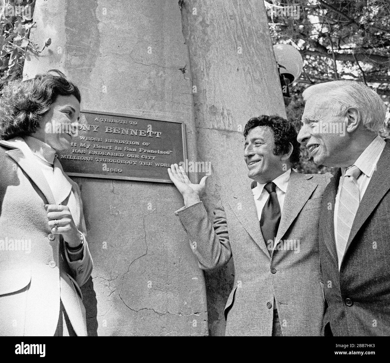 Mayor Dianne Feinstein and Cyril Magnim honor singer Tony Bennett with a plaque celebrating Tony Bennett Day in San Francisco, 03/11/1980 Stock Photo