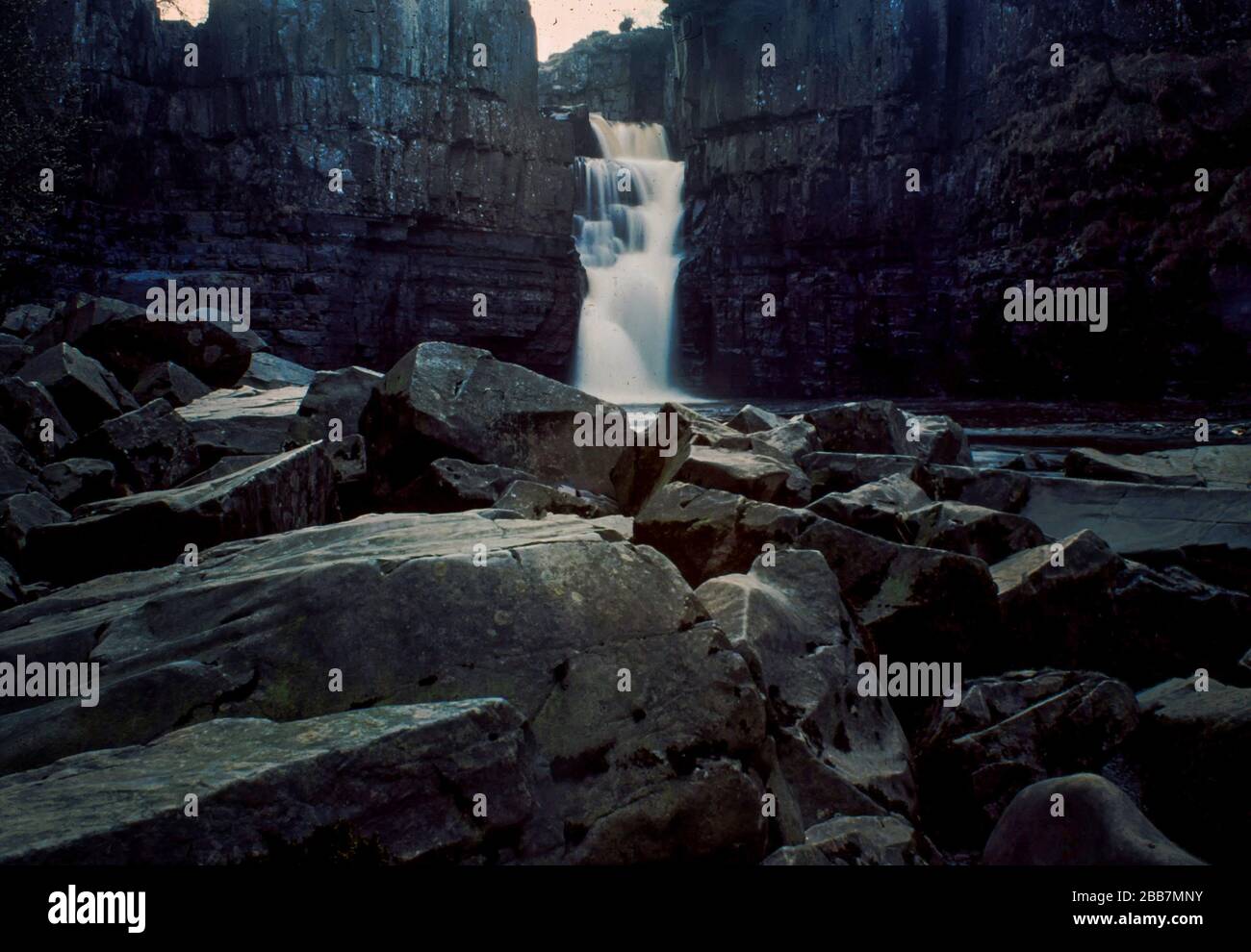 Falling boulders hi-res stock photography and images - Alamy