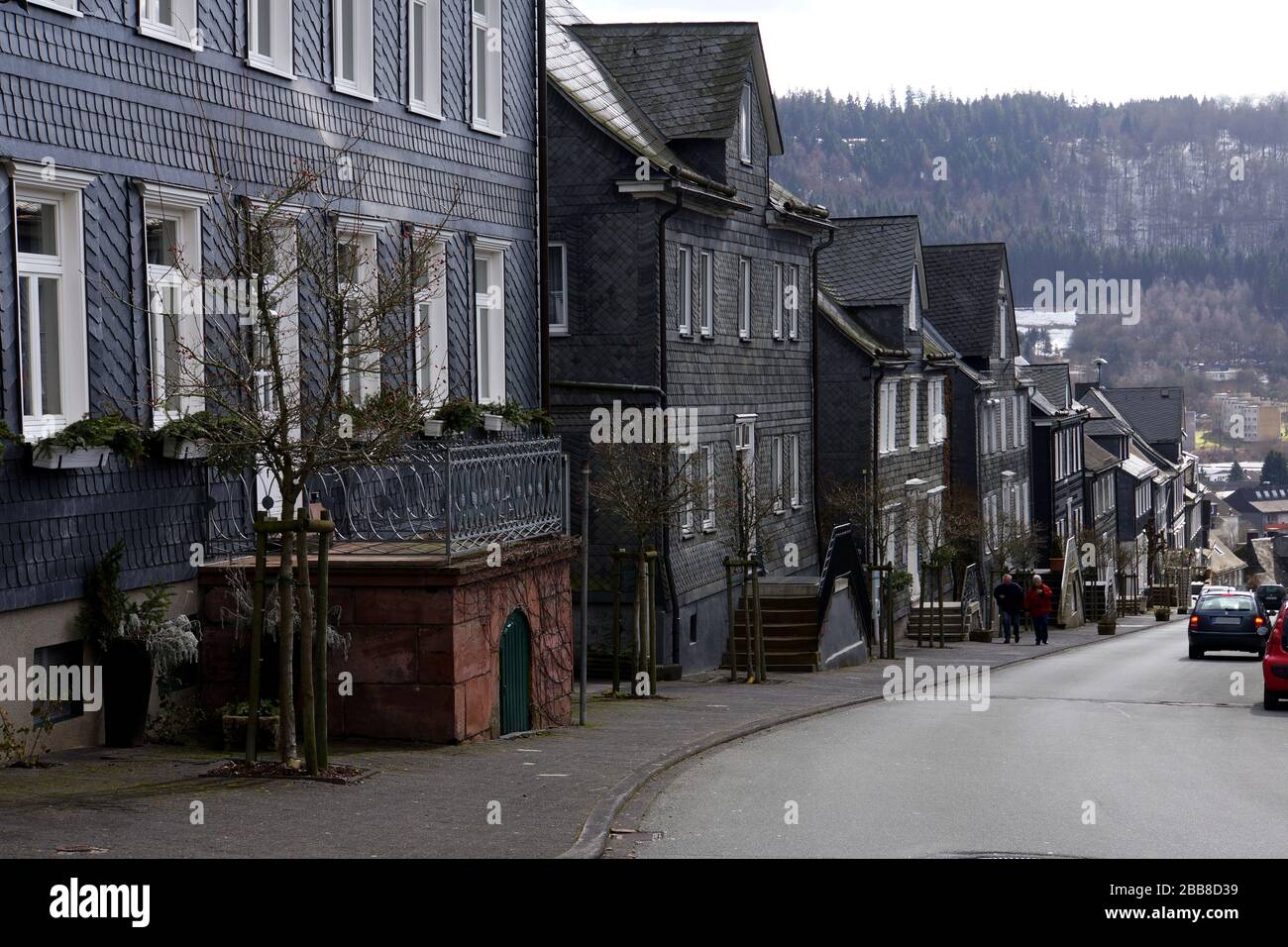 typische Wohnhäuser mit Schiefer-Verkleidung, Bad Berleburg, Nordrhein-Westfalen, Deutschland Stock Photo