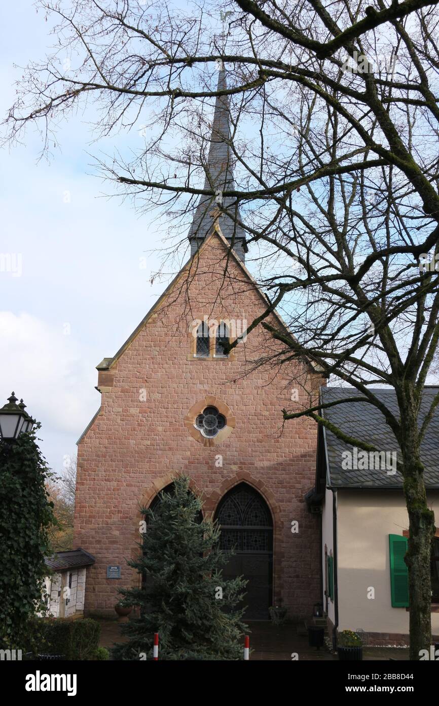 Blick auf die Bergkapelle der Gemeinde Illingen im Saarland Stock Photo