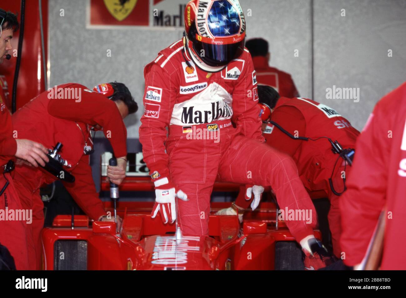 firo: Formula 1, season 1997 Sport, Motorsport, Formula 1, archive, archive pictures Team Ferrari (1996-2006) Michael Schumacher, Germany, was a Formula 1 driver from 1991 to 2006 and 2010 to 2012, Schumacher was 7, seven times, Formula 1, world champion, German national hero, brought Formula 1 after Germany, one of the largest Germans, 1st season at Ferrari Michael Schumacher, half figure, gets out of his car | usage worldwide Stock Photo