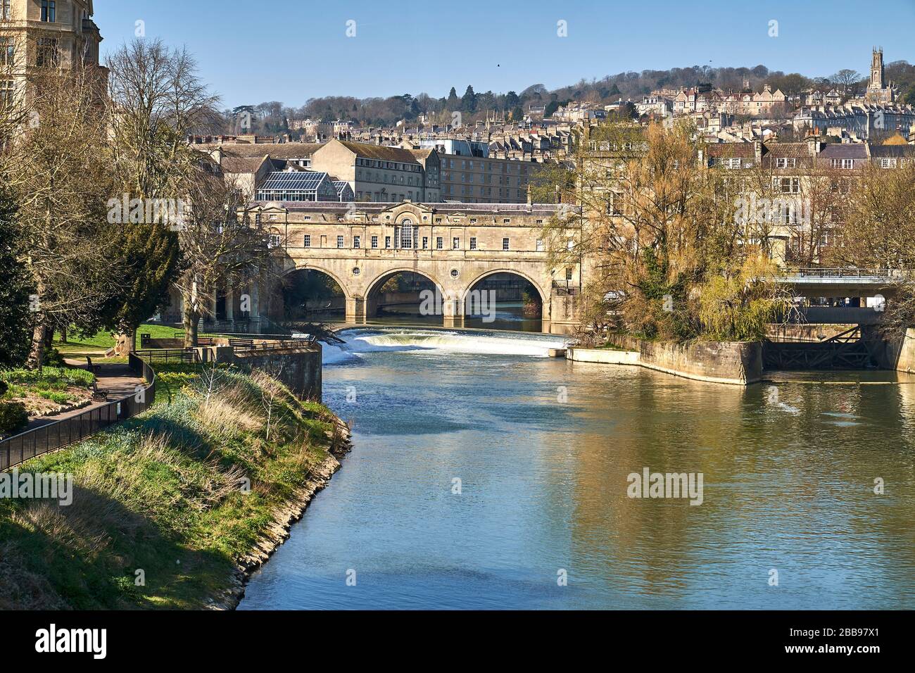 Bath, Somerset, England - March 26, 2020: The tourist city of Bath is deserted during the Coronavirus outbreak. Pulteney Bridge, City of Bath Stock Photo