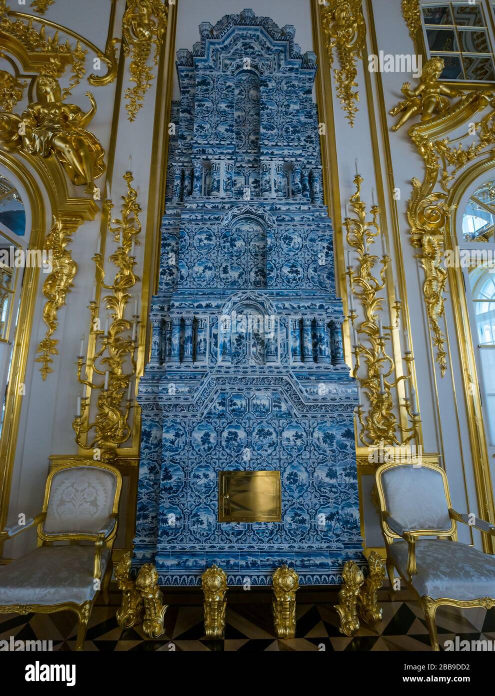 Blue and white ceramic or masonry heater or stove, Catherine Palace interior, Tsars Village, Tsarskoe Selo, Pushkin, Russian Federation Stock Photo