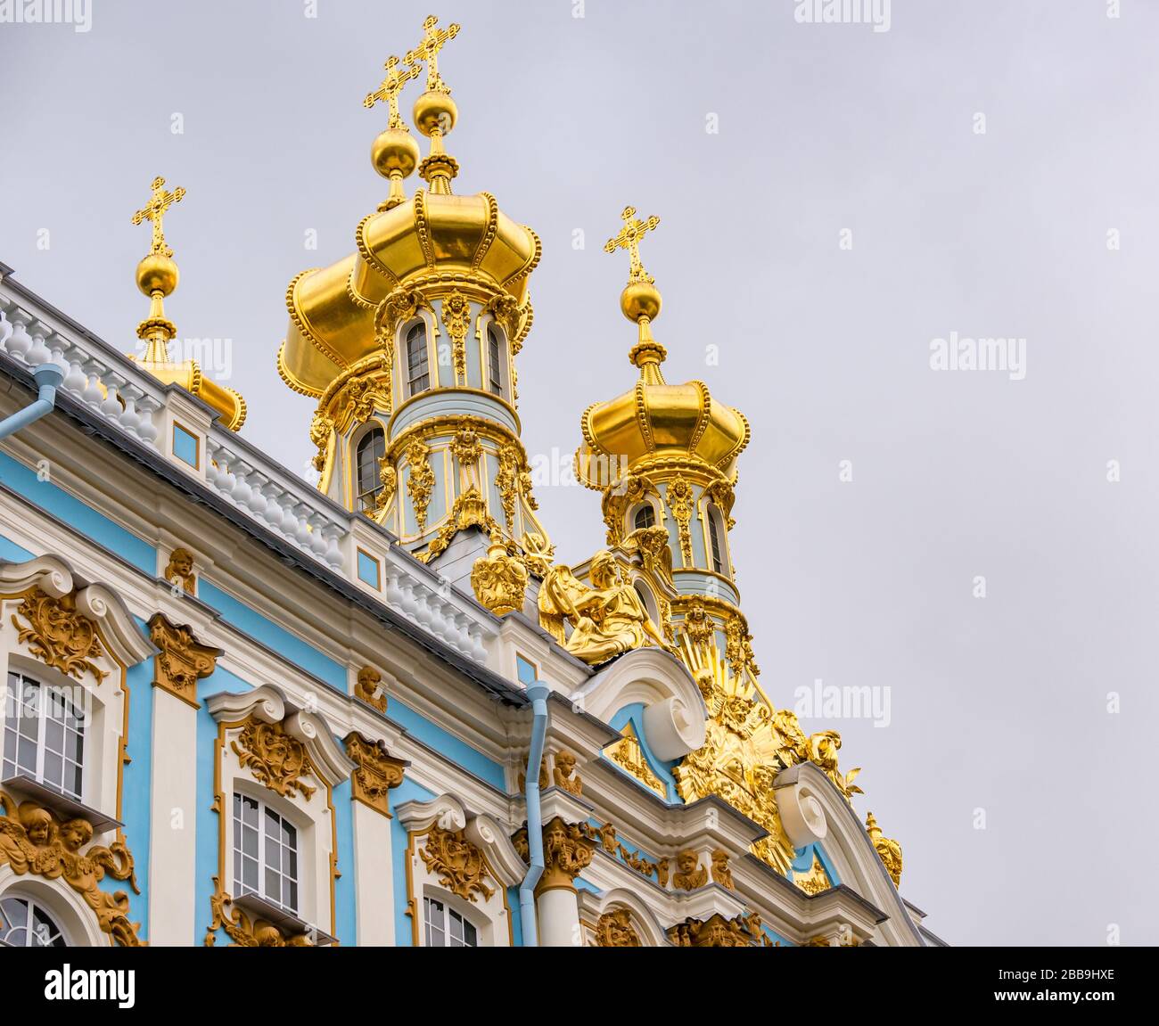 Gold onion domes of Catherine Palace, Tsars Village, Tsarskoe Selo, Pushkin, Russian Federation Stock Photo