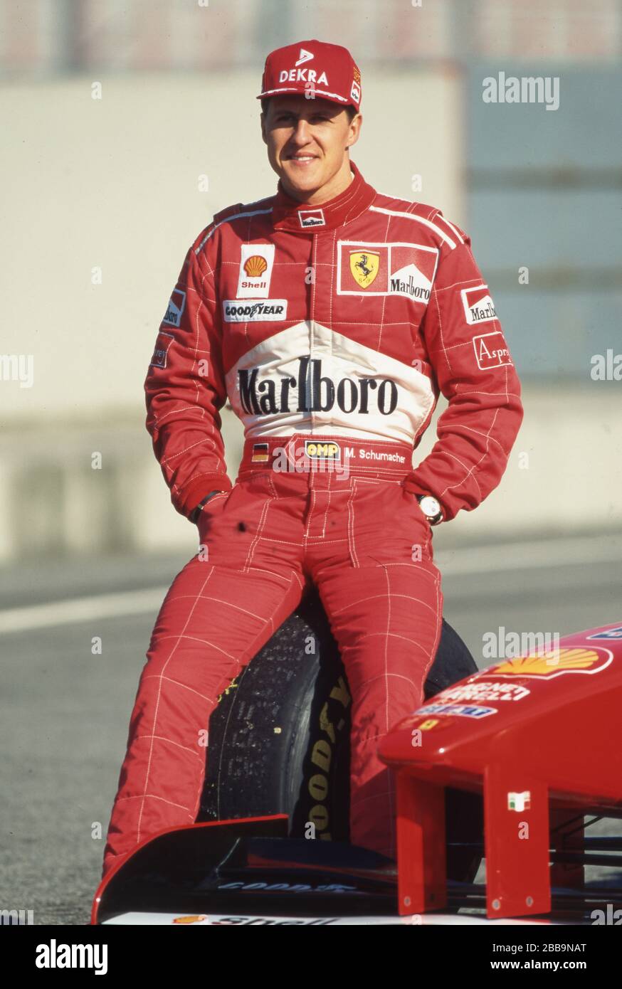 firo: Formula 1, season 1997 Sport, Motorsport, Formula 1, archive, archive pictures Team Ferrari (1996-2006) Michael Schumacher, Germany, was a Formula 1 driver from 1991 to 2006 and 2010 to 2012, Schumacher was 7, seven times, Formula 1, world champion, German national hero, brought Formula 1 after Germany, one of the largest Germans, 1st season at Ferrari Michael Schumacher, presentation, half figure | usage worldwide Stock Photo