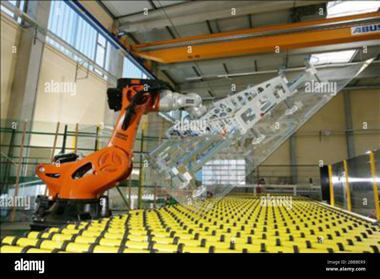 'Factory Automation with industrial robots for material handling in flat glass industry, company Grenzebach in Germany, robotics for high payloads,; 2003 gorilla; KUKA Roboter GmbH, Zugspitzstraße 140, D-86165 Augsburg, Germany, Dep. Marketing, www.kuka-robotics.com; KUKA Roboter GmbH, Bachmann; ' Stock Photo
