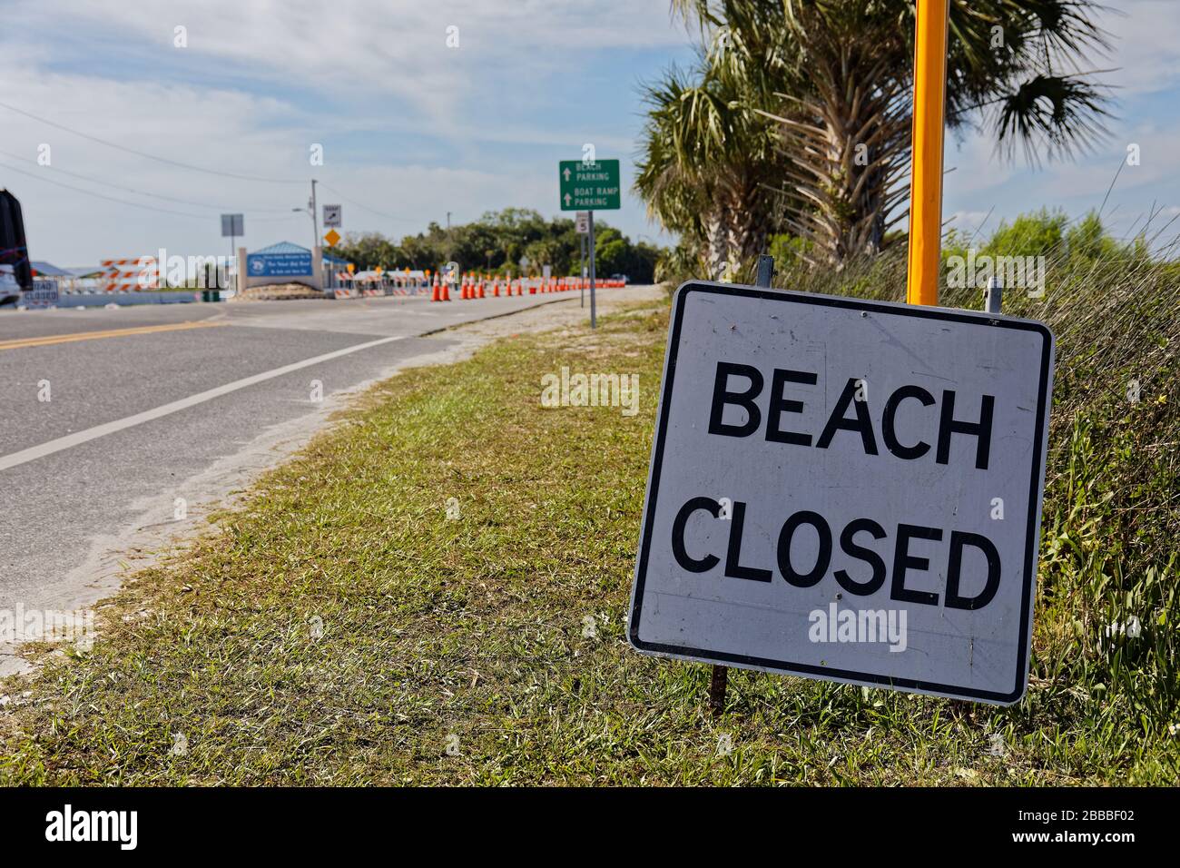 Beach Closed sign outside the entrance to Citrus County Florida's Fort ...