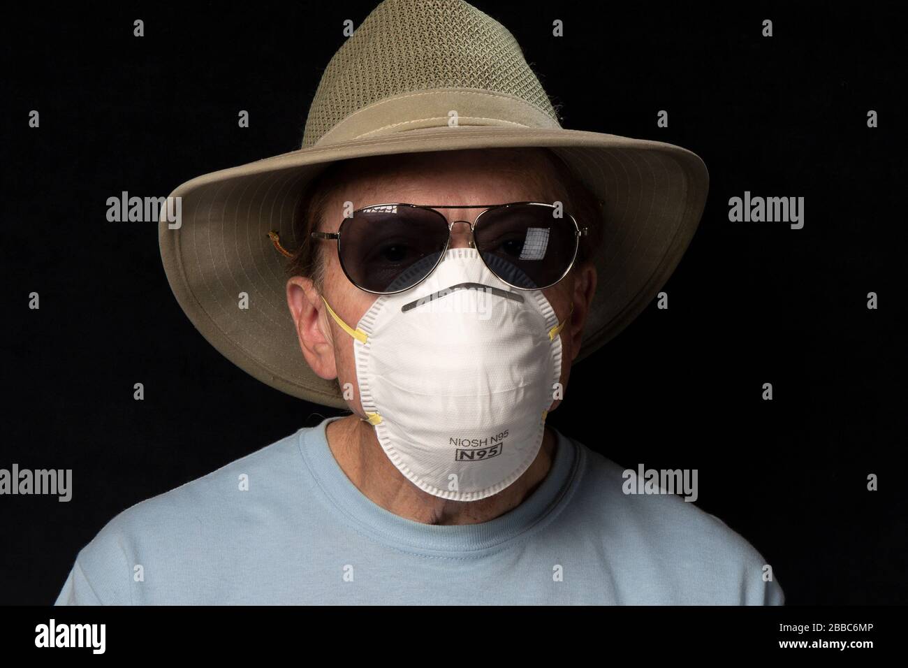 man wearing sunglasses and N95 mask Stock Photo Alamy