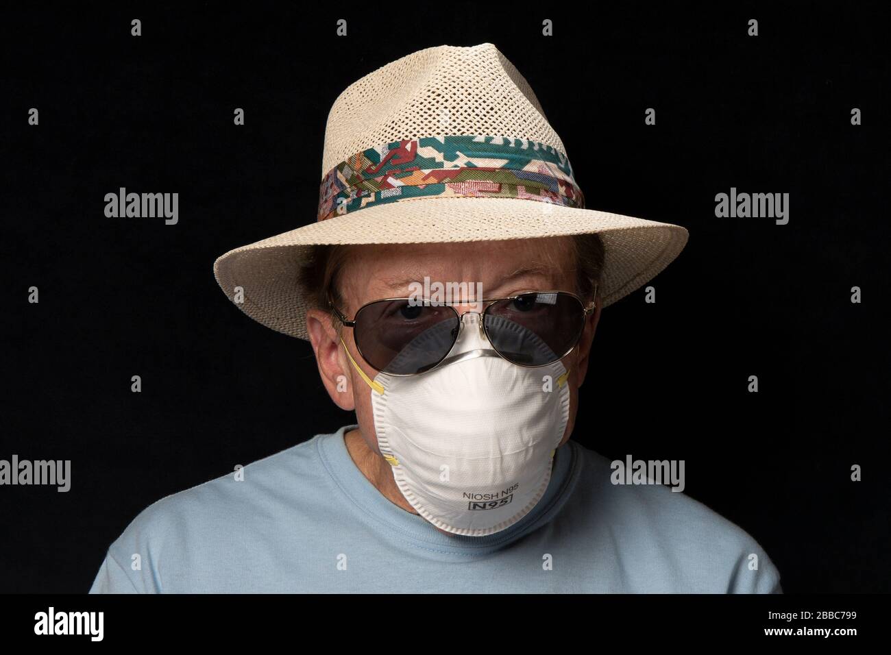 man wearing sunglasses and N95 mask Stock Photo Alamy