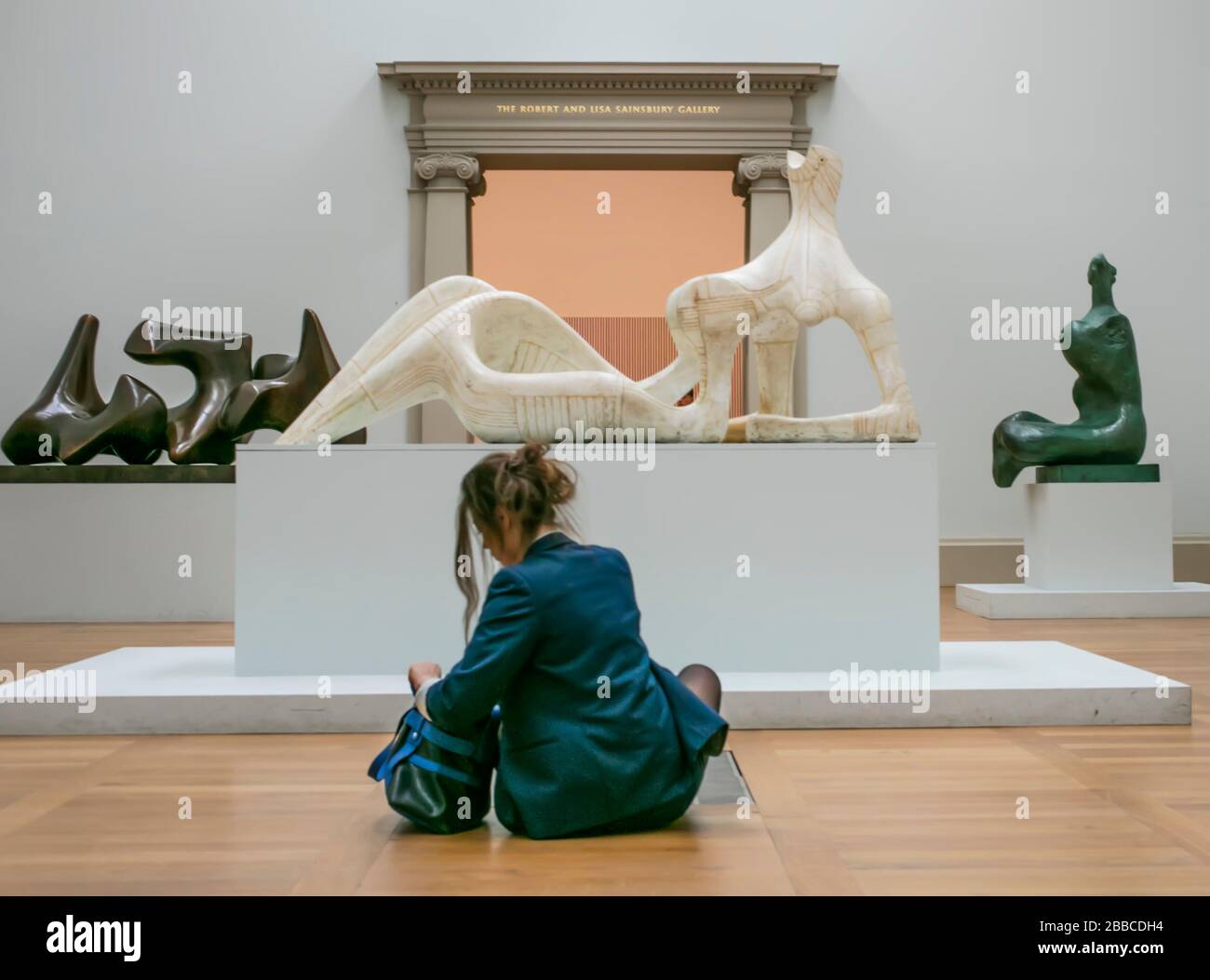 Schoolgirl in front of Henry Moore statue, Tate Britain Gallery, London, UK Stock Photo