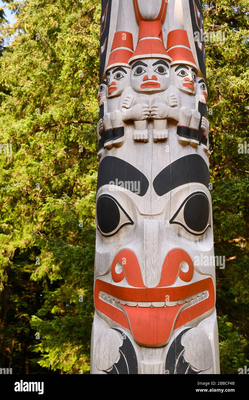 Gwaii Haanas Legacy Pole by Jaalen Edenshaw, at Windy Bay, Gwaii Haanas  National Park Reserve, Haida Gwaii, Formerly known as Queen Charlotte  Islands, British Columbia, Canada Stock Photo - Alamy